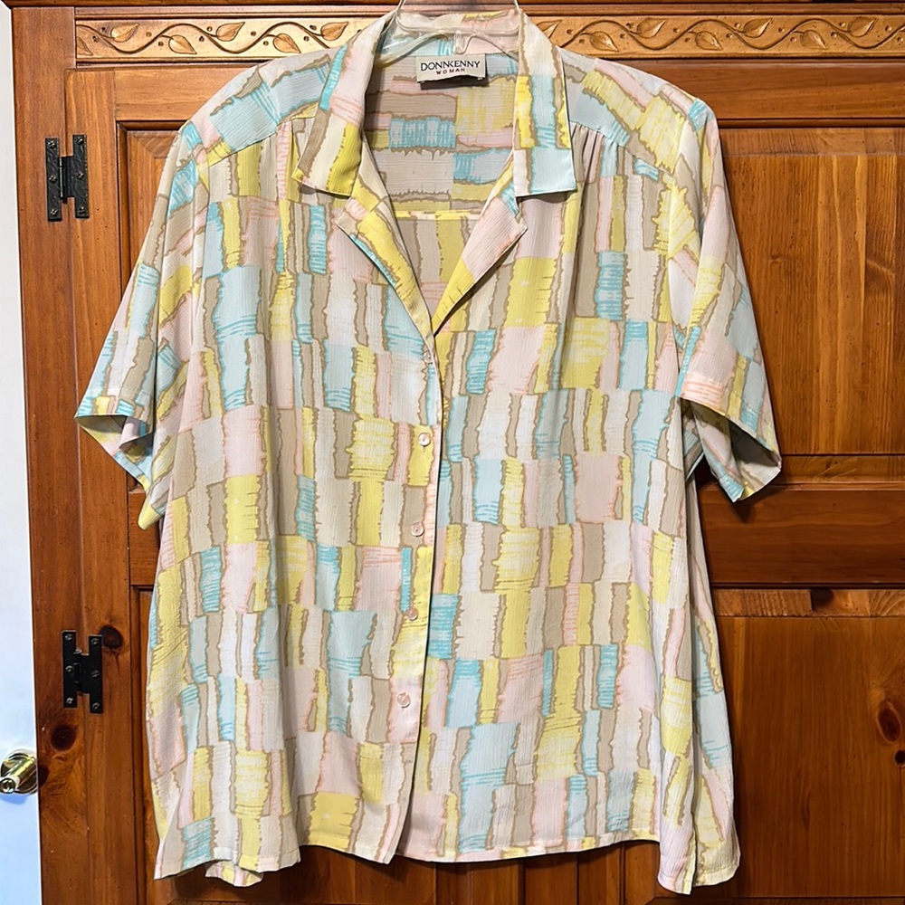 Donnkenny short sleeve button top 2x